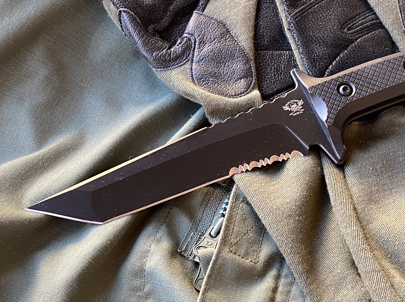 Riptide tanto serrated blade