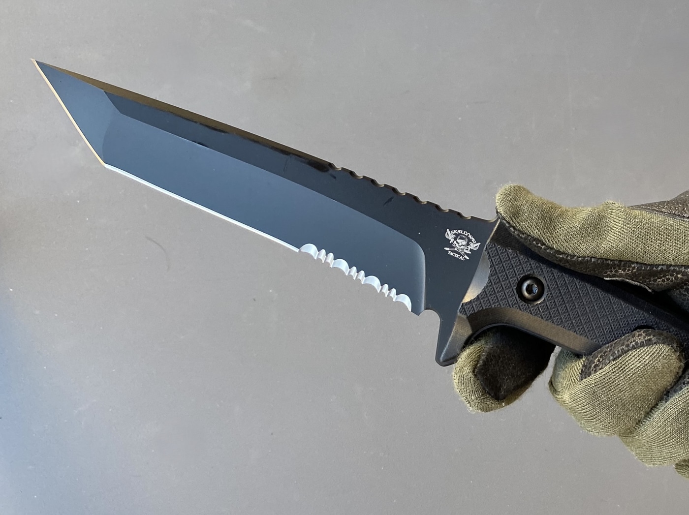 author testing the Riptide knife