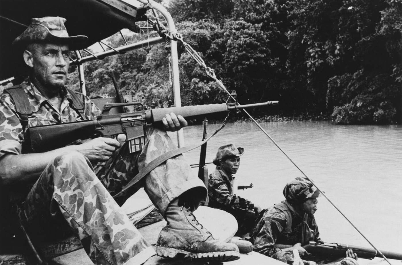 US Navy sailors armed with M16A1 in Vietnam War