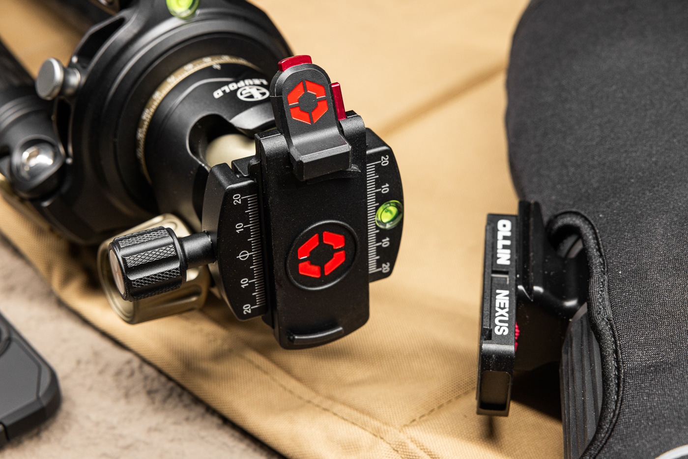 Ollin snapshot system includes base that mounts on tripod