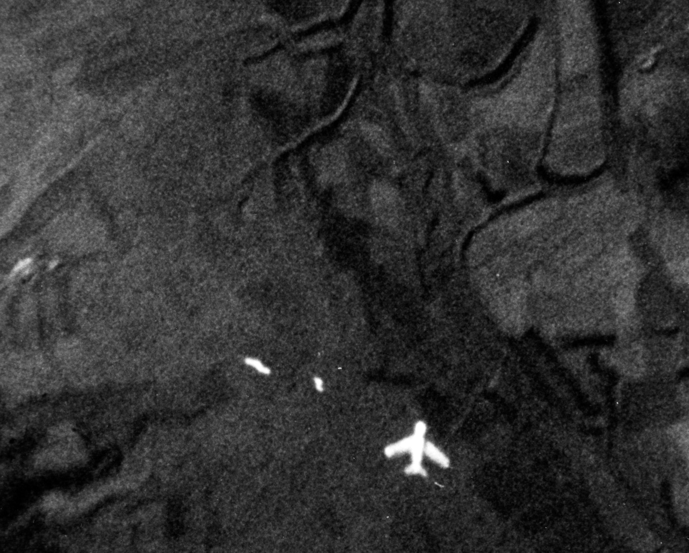 Soviet MiG-15 shot down by US Navy F9F Panther fighters of USS Leyte during Korean War