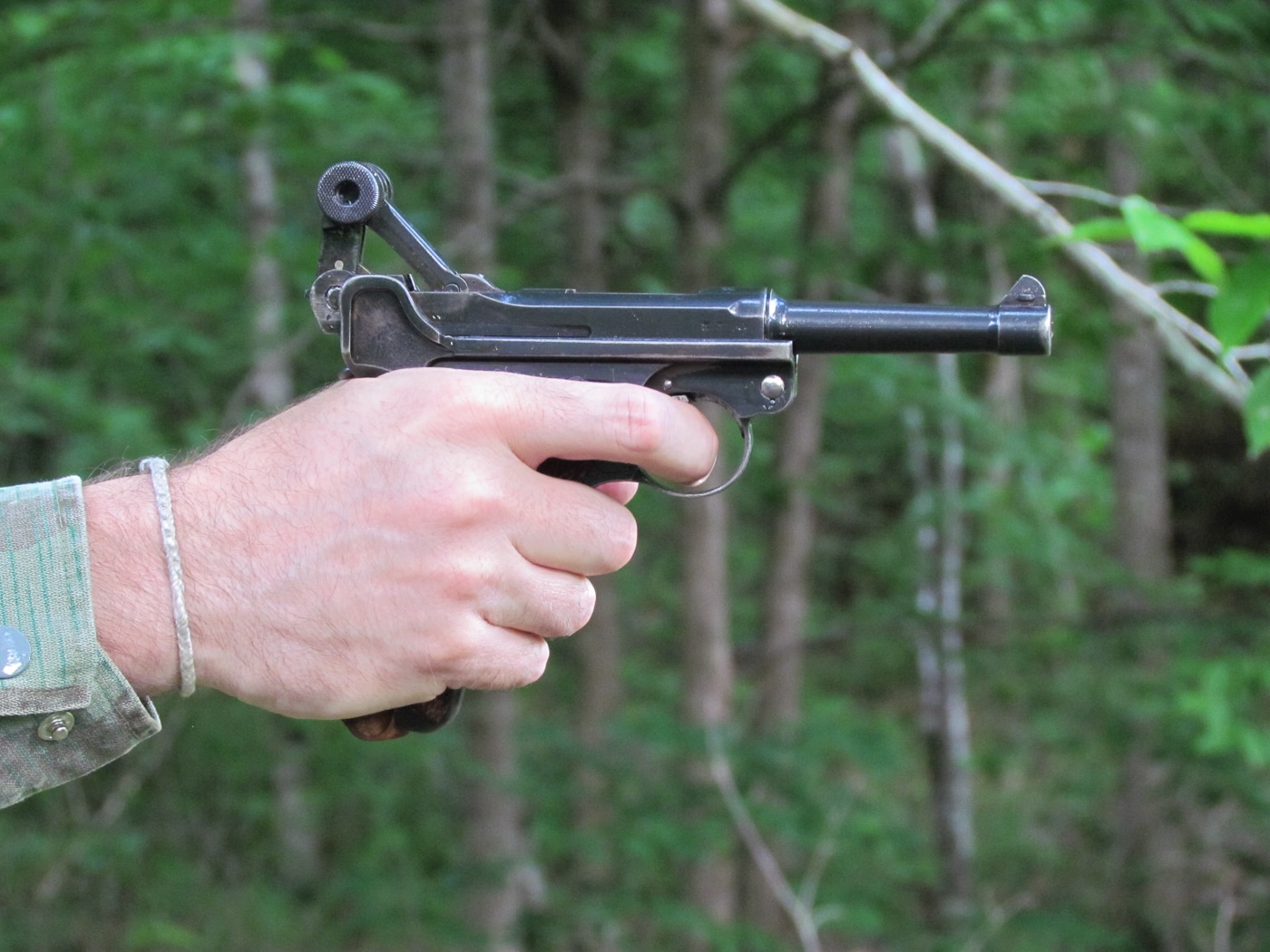 operating mechanism of P08 Luger developed to mimic human knee joint