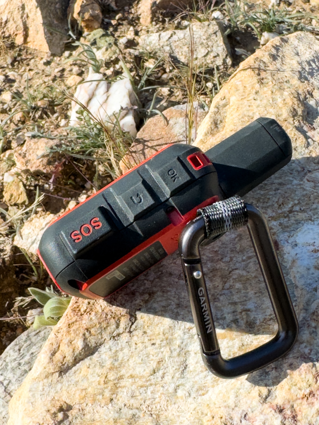 control buttons including SOS function on Garmin inReach Mini 2