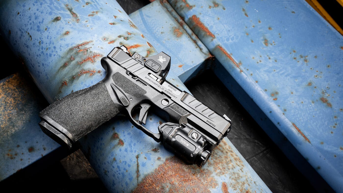 Echelon pistol with weapon mounted light