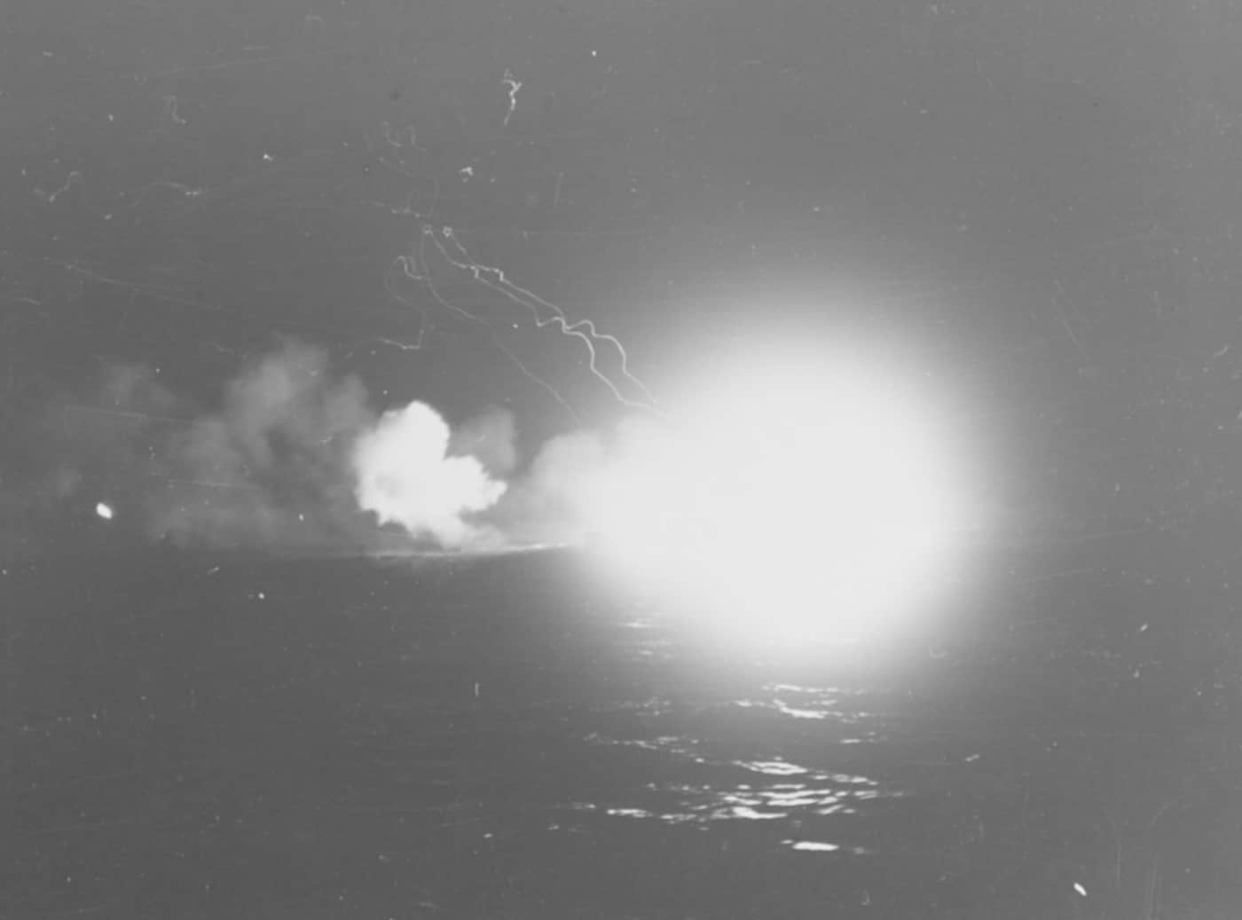 USS Mobile fires on IJN Hatsuzuki during Battle off Cape Engaño