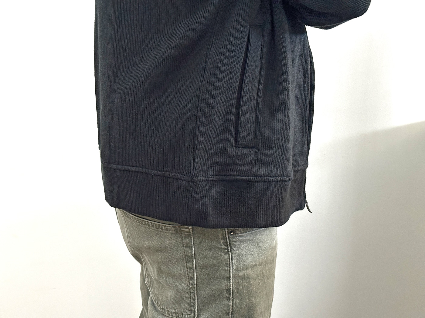 author using the Craft Holsters Lynx leather IWB rig for concealed carry