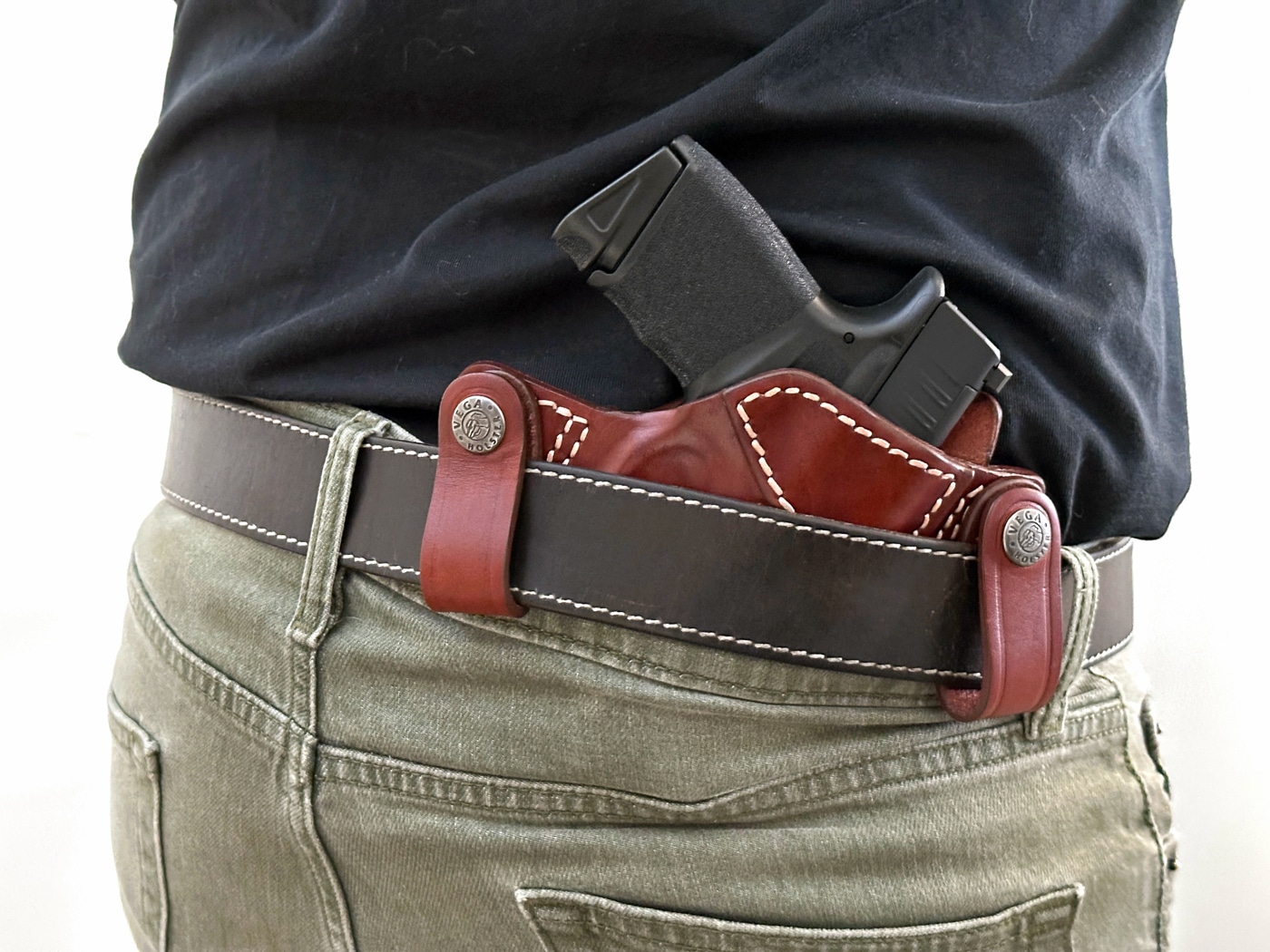 author wear testing the Lynx holster with his Springfield Armory Hellcat CCW pistol