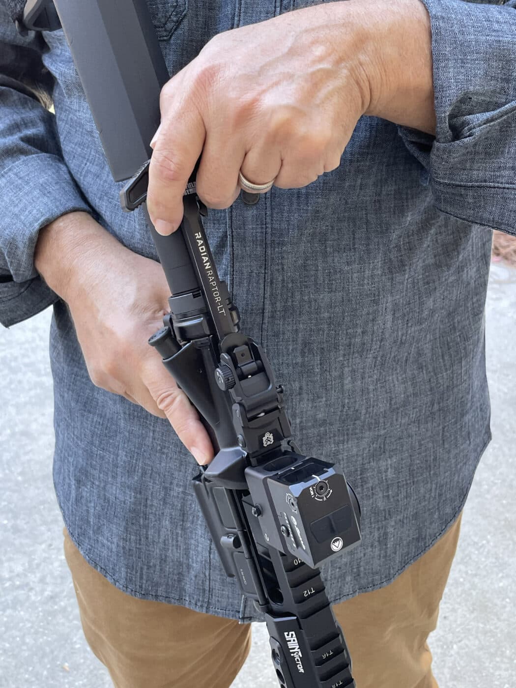double hook or fang technique of charging handle manipulation