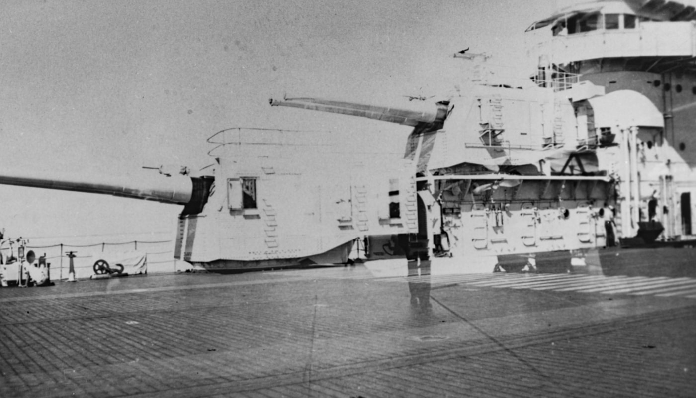 forward gun turrets of USS Saratoga 1933