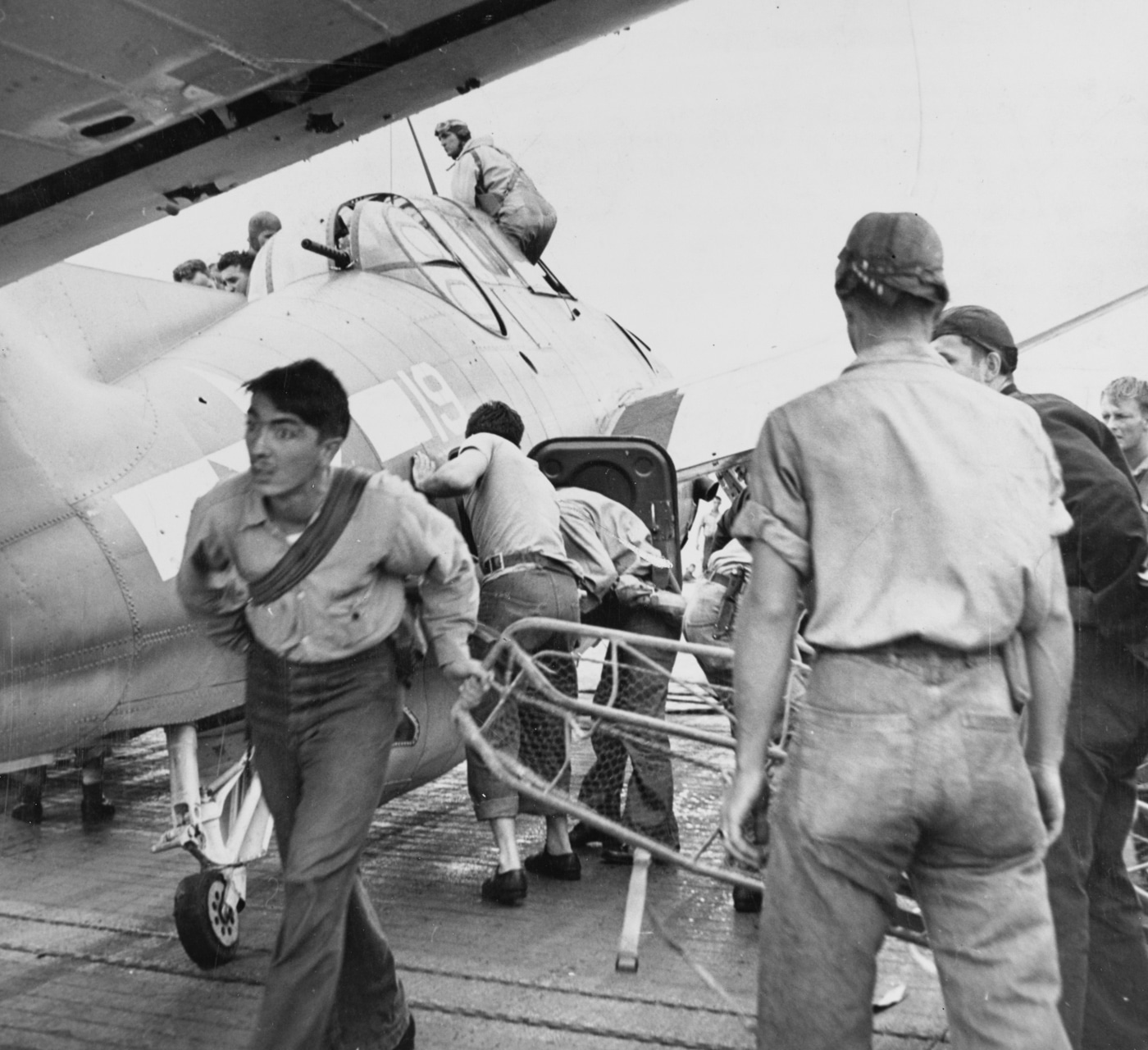 sailors rescue wounded crewmen from TBF Avenger after Rabaul Raid 1943