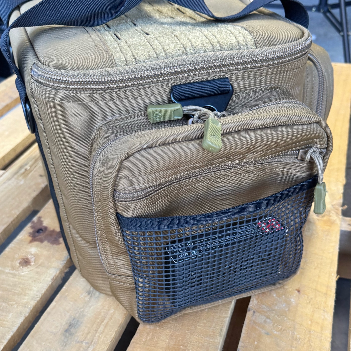 The 600D polyester shell and double-stitched seams give this shooting bag the kind of build quality that lasts season after season. For shooters who carry multiple firearms and gear, this range bag review points to organization as its standout strength.