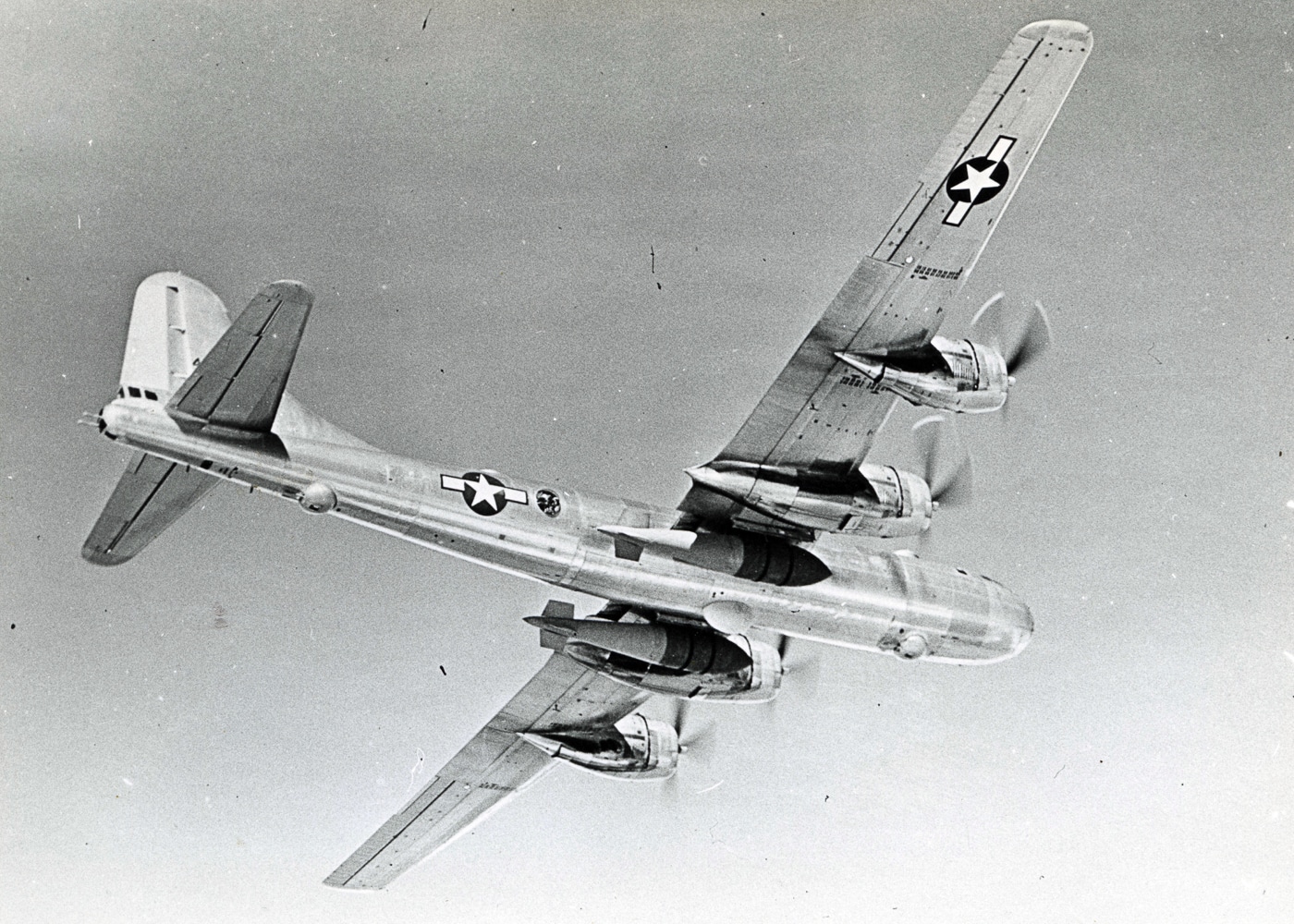 US B-29 modified to carry two 22k Grand Slam bombs