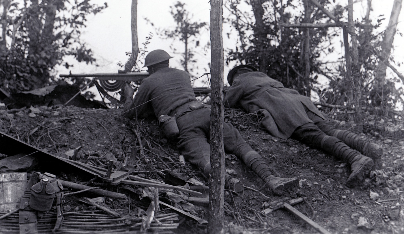 US soldiers with Chauchat machine guns