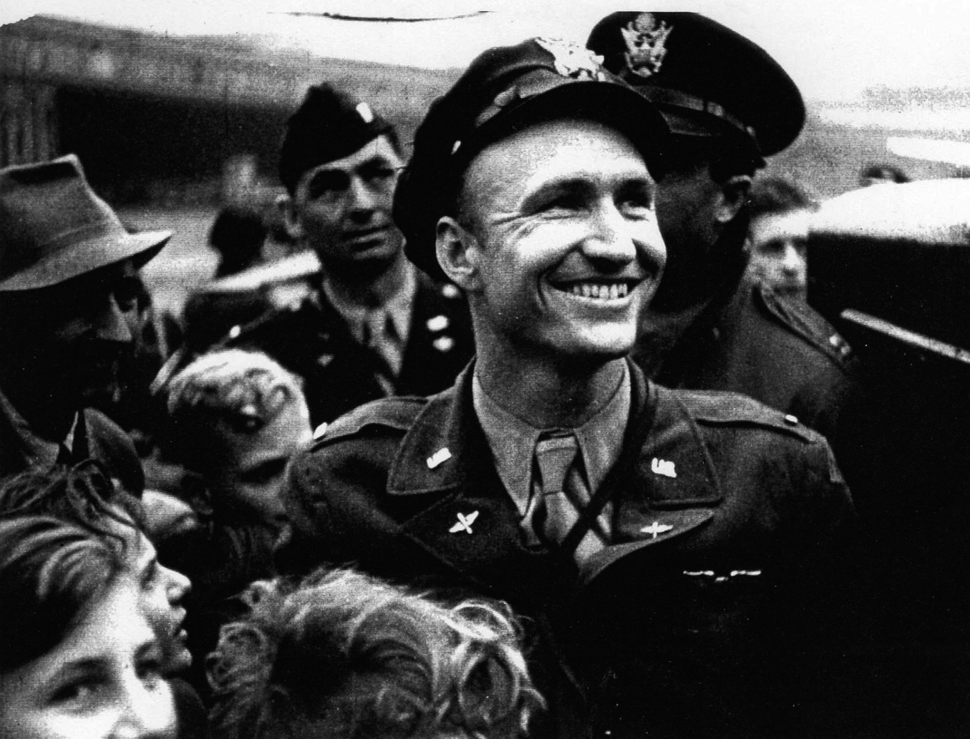 Lt Gail Halvorsen greets children of West Berlin