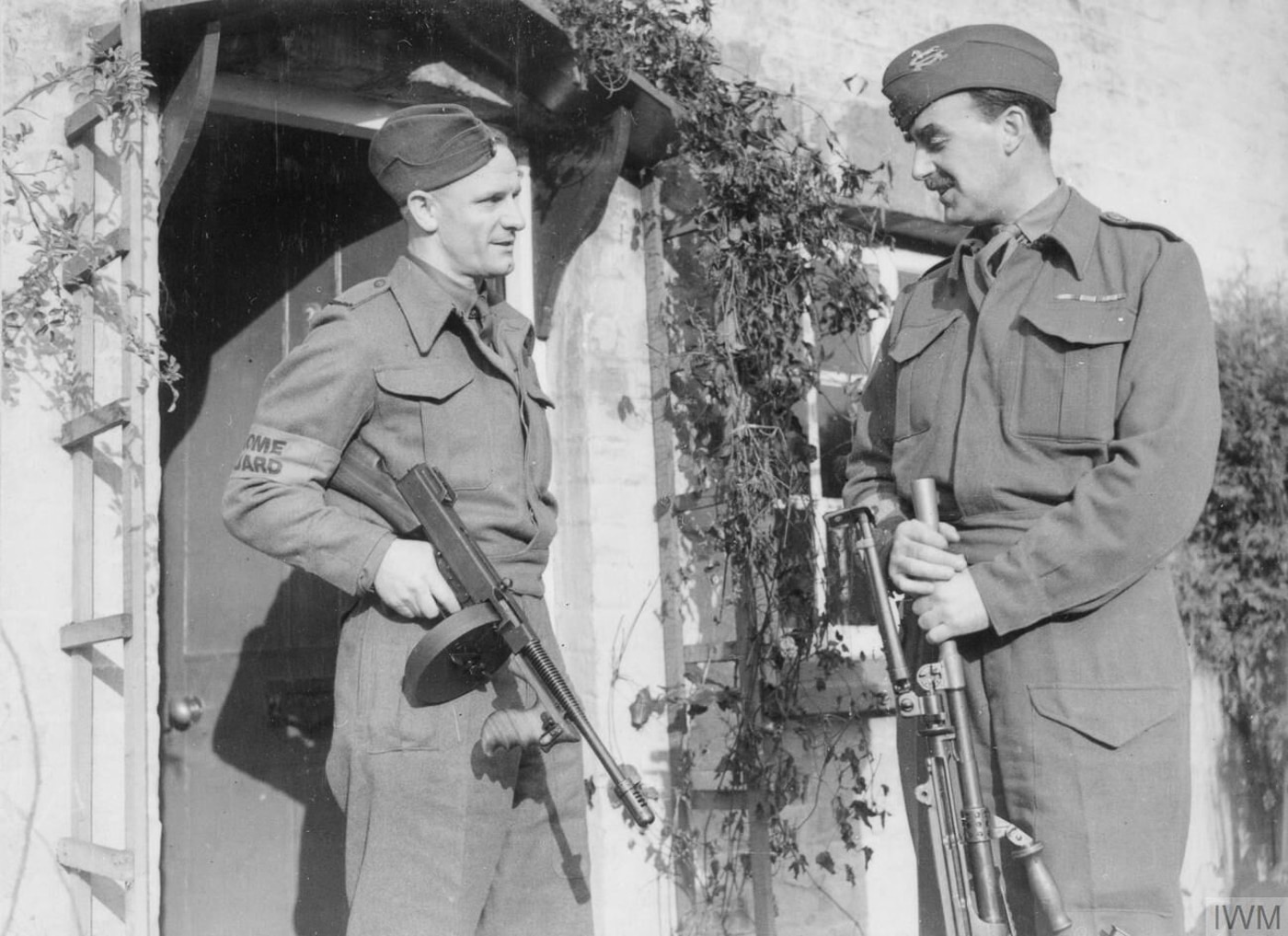 British Home Guards with Thompson submachine gun and Bren machine gun December 1940