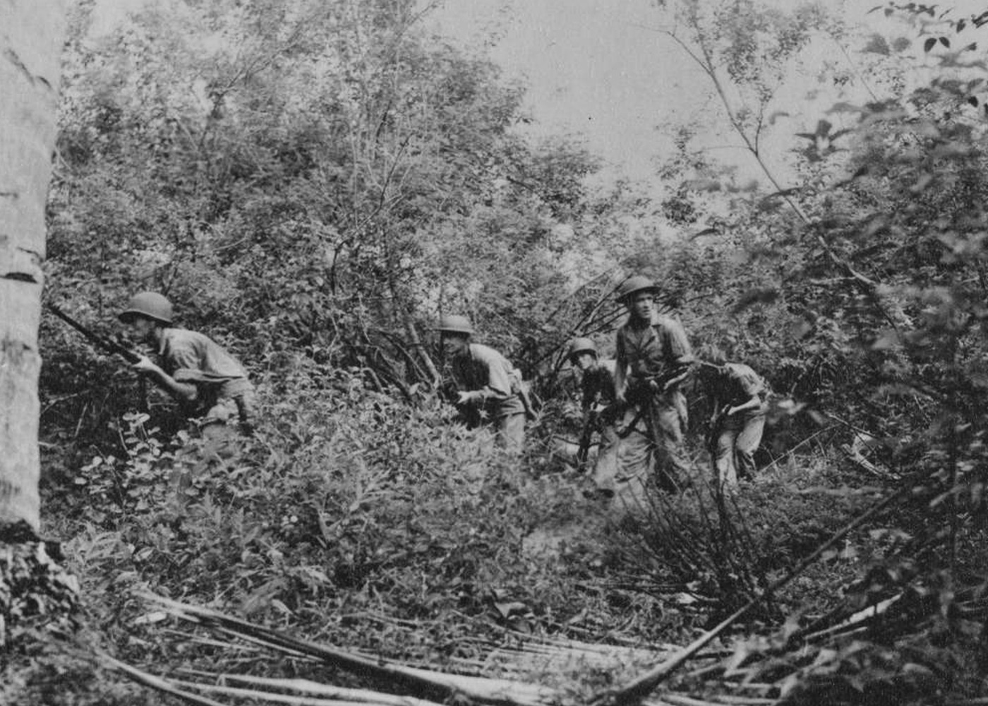 US Marines advance under fire on Guadalcanal wearing M1 and M1917A1 Tommy helmets