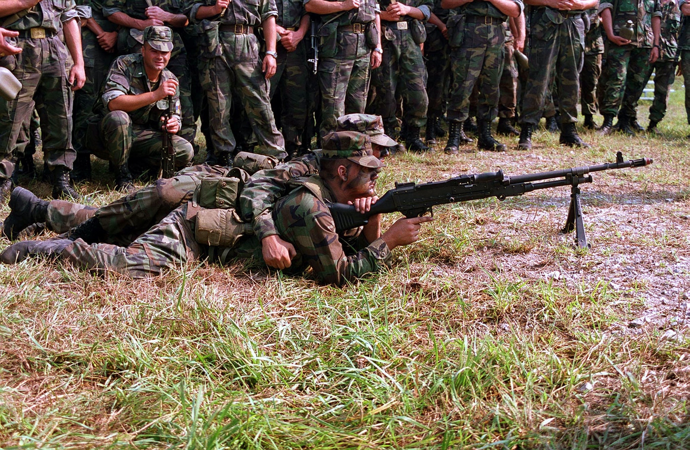 US Marines demonstrate shooting the M240G machine gun