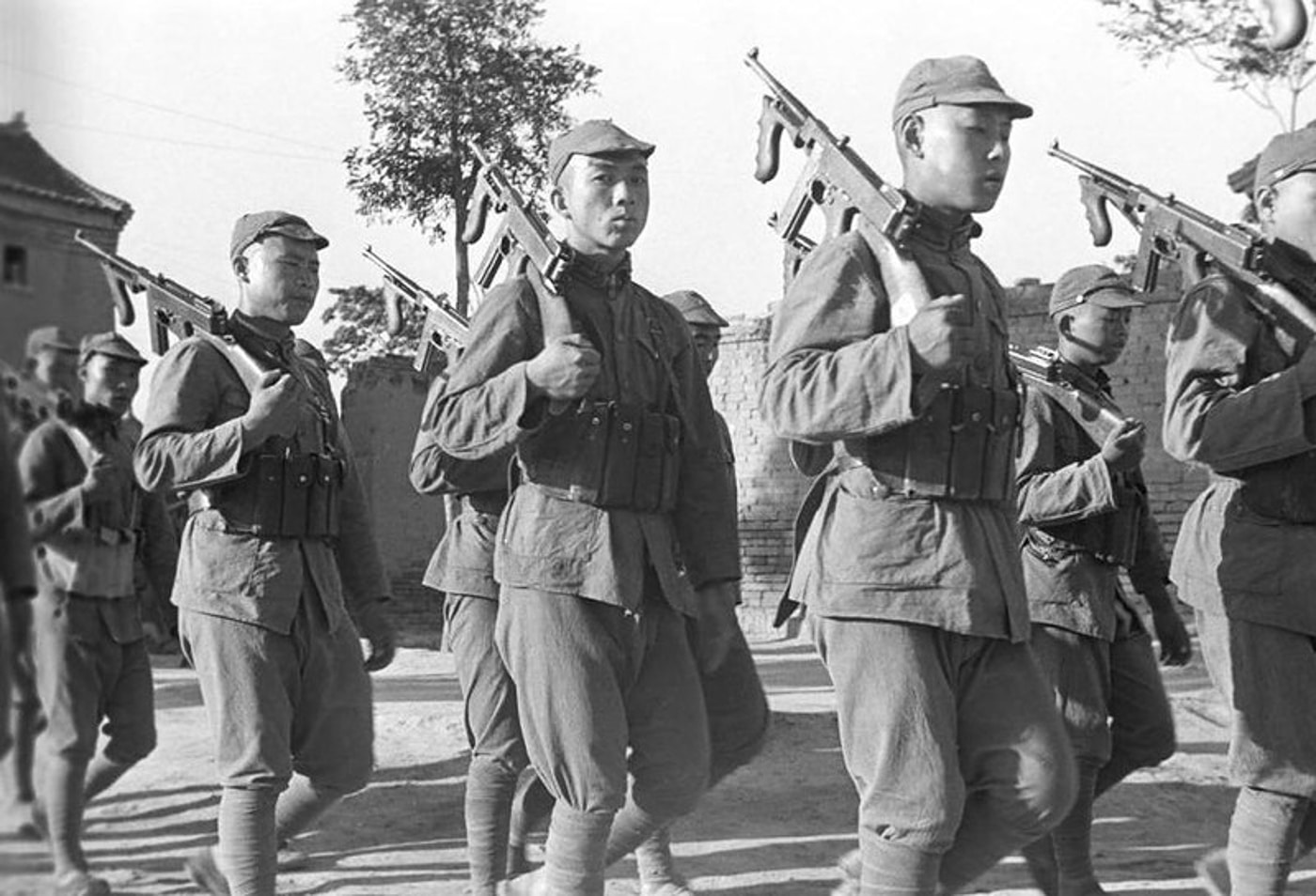 communist Chinese troops with Thompson submachine guns in the 1930s