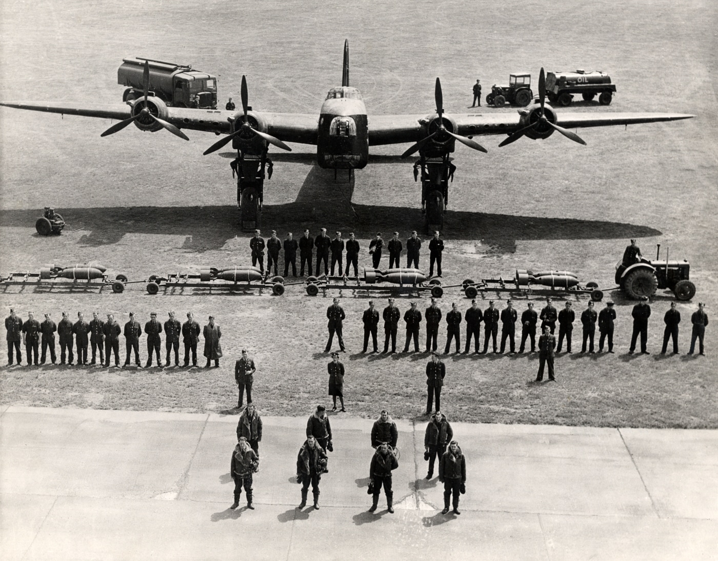British Short Stirling with aircrew and ground support team