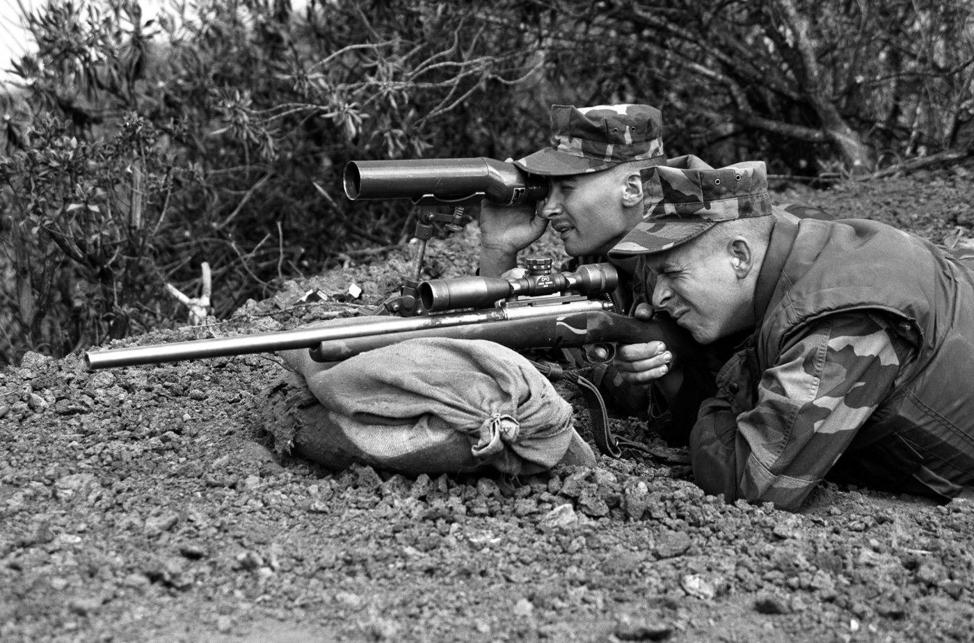 US Marine sniper team trains with M40A1 rifle in Hawaii