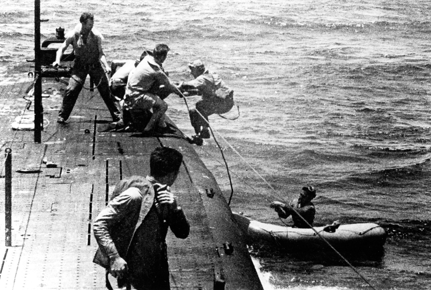 crewmen pull downed airmen onto the USS Tang
