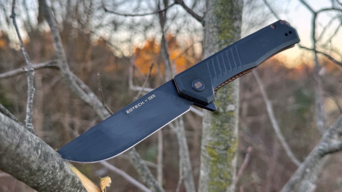 extremely sharp blade of TEKTO F1 Alpha EOTECH knife