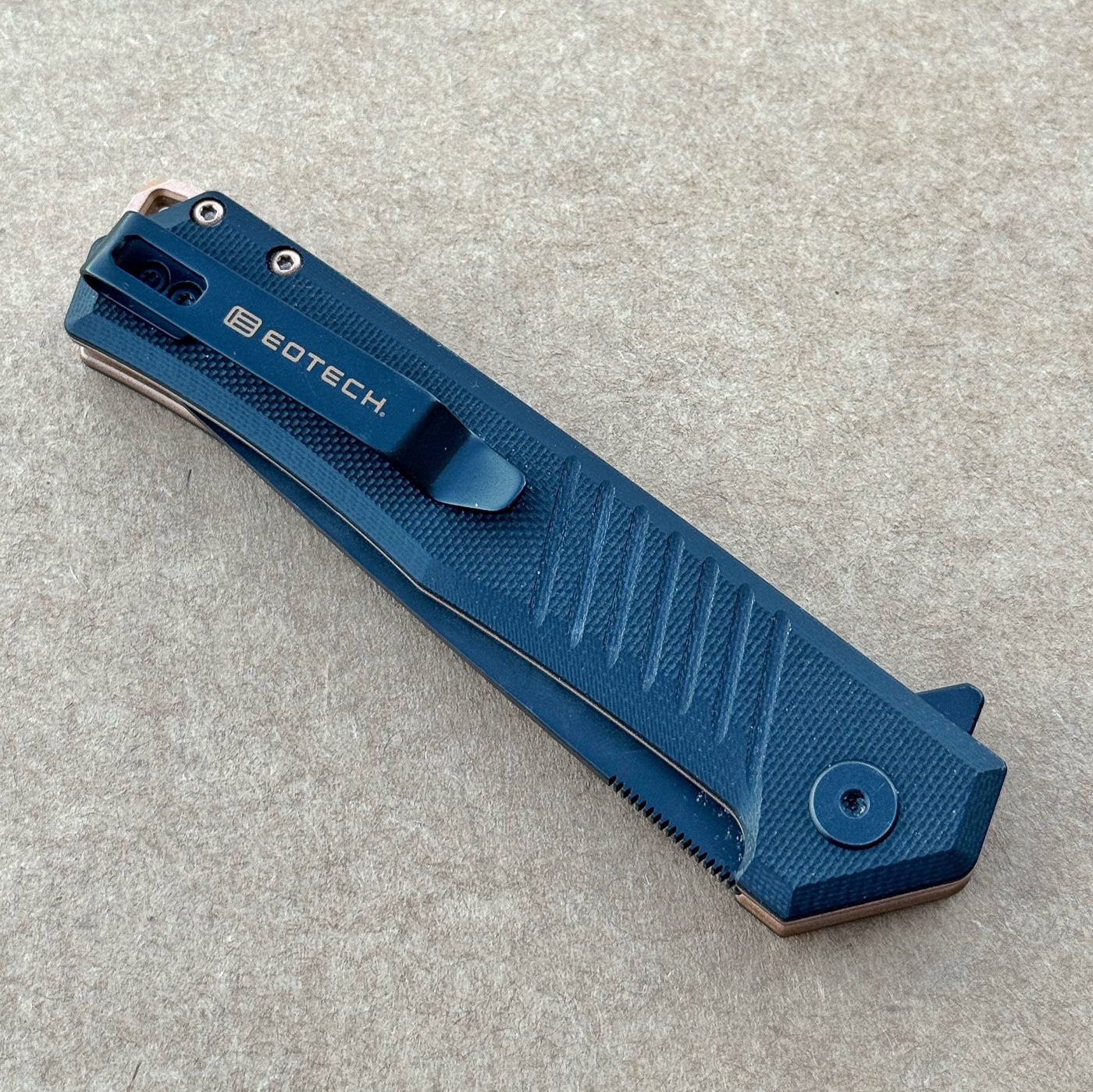 handle texture of TEKTO F1 Alpha knife