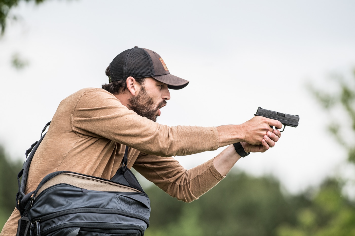 man pointing a gun during a defensive shooting training scenario